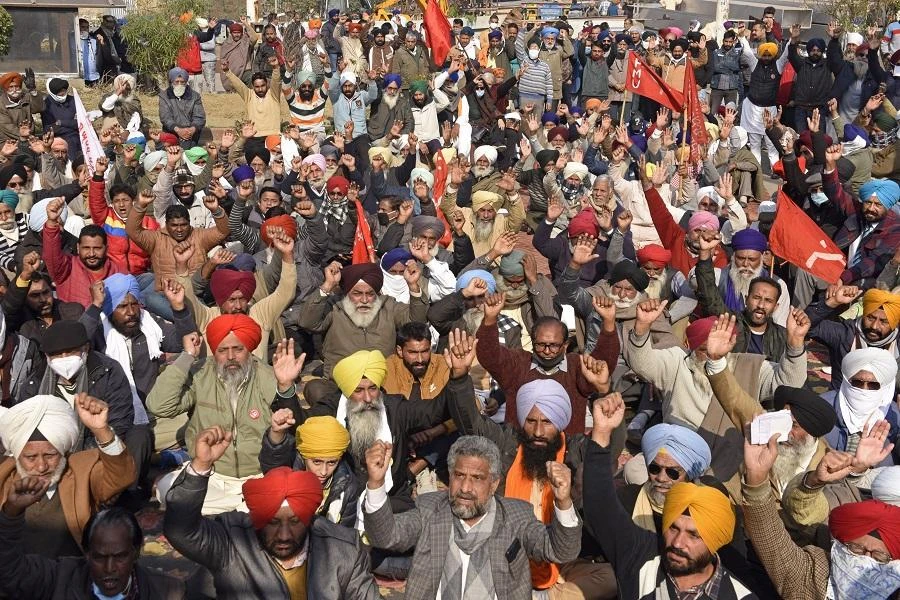 Protesters shout slogans as they pay tribute to farmers who lost their lives of natural causes while participating in protests against the central government's recent agricultural reforms, in Amritsar on December 20, 2020. (File/AFP)