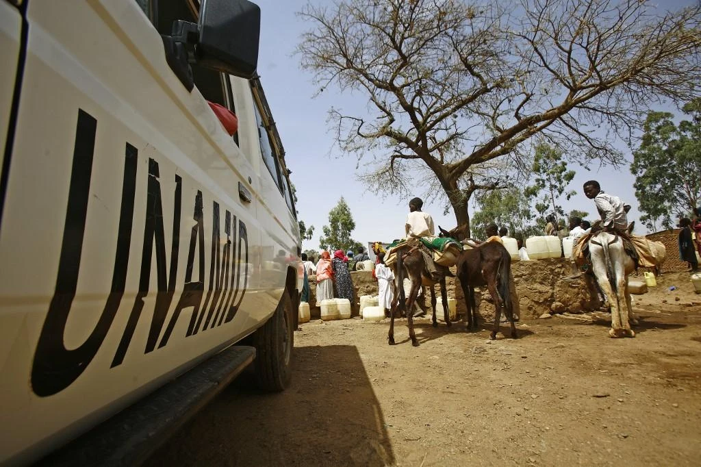 Vehicle belonging to the UN-African Union mission in Darfur (UNAMID) arrives at the war-torn town of Golo in the thickly forested mountainous area of Jebel Marra in central Darfur on June 19, 2017. (File/AFP)