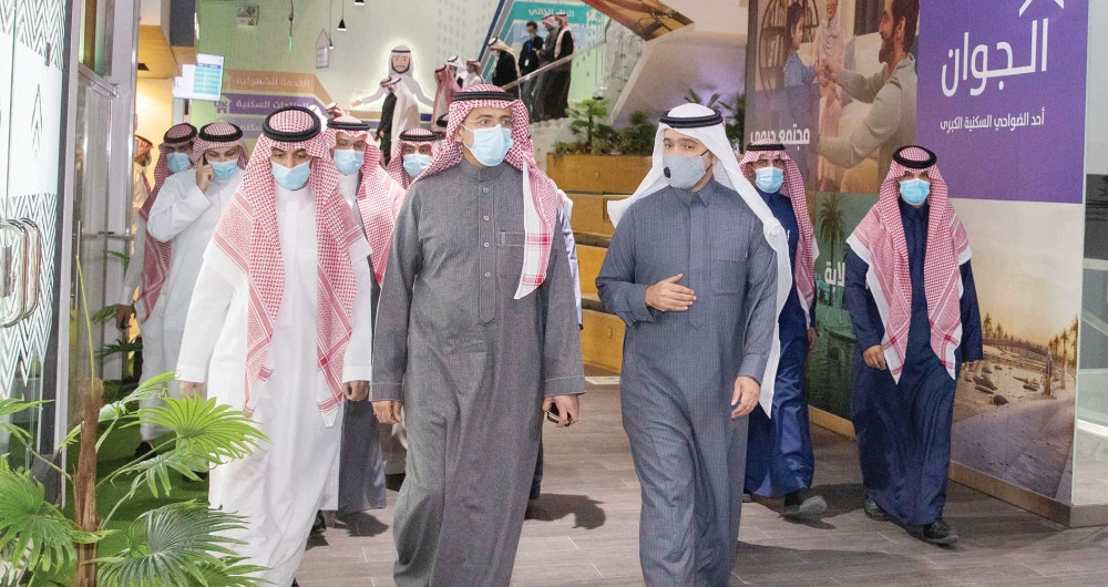 Ministers of industry and mineral resources, housing and labor and social development visited the Comprehensive Residential Center in Riyadh. (SPA)