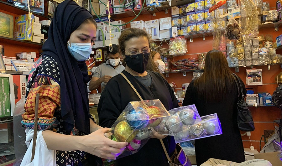 Expats living in Saudi Arabia choose Christmas decorations at a gift shop in the capital Riyadh on December 7, 2020. (AFP photo)