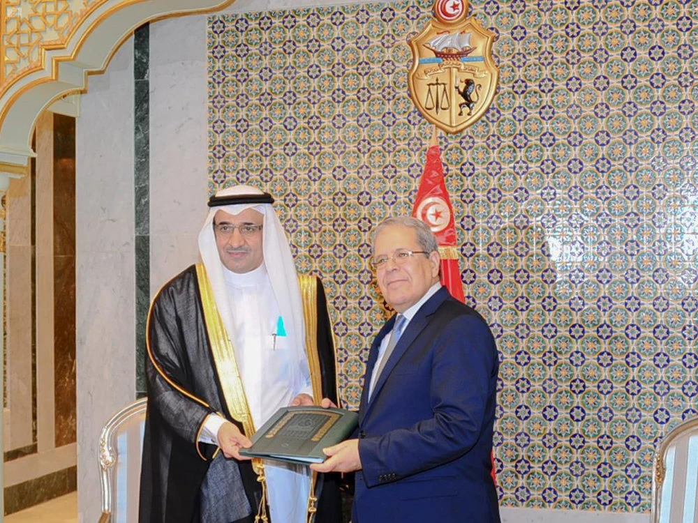 Saudi Ambassador to Tunisia Dr. Abdul Aziz bin Ali Al-Saqr presents his credentials to Tunisia’s Foreign Minister Othman Jerandi. (SPA)