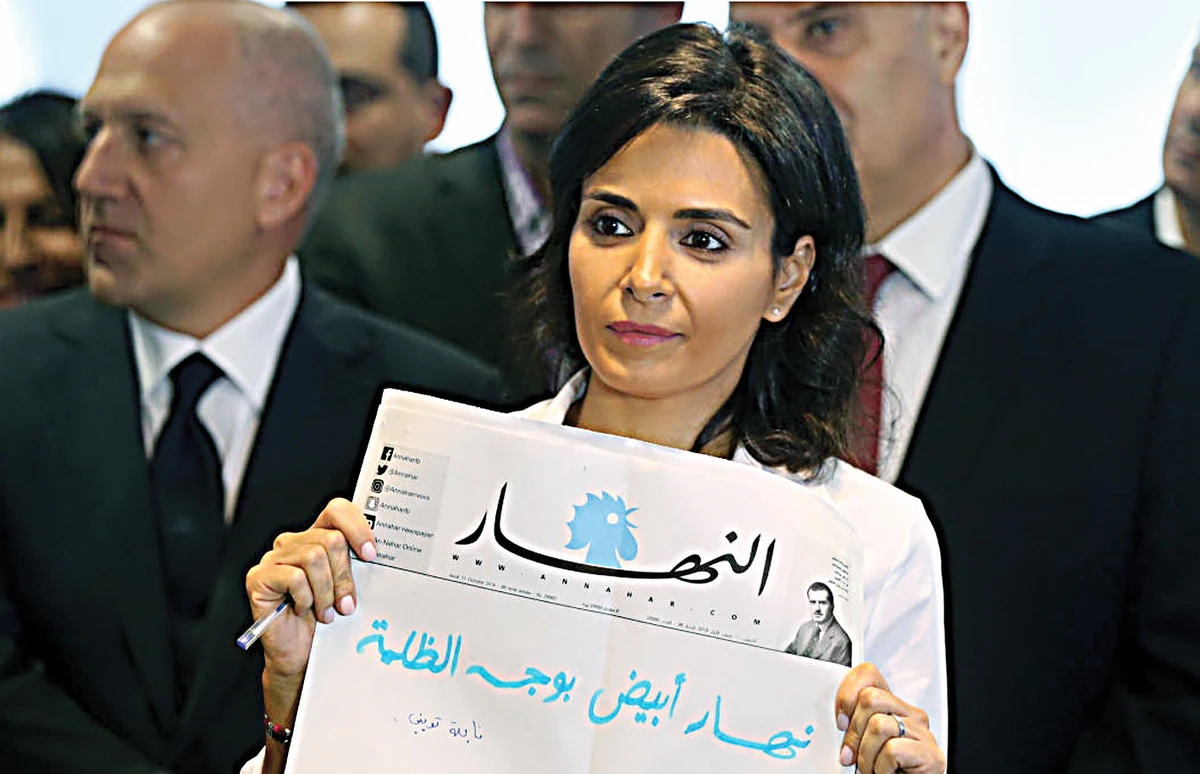 Nayla Tueni holds a blank edition of her newspaper during a news conference in Beirut. (Reuters)