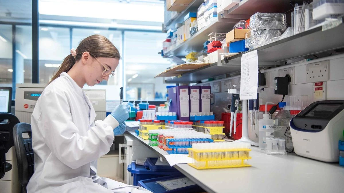 Scientists in Britain are testing a new drug that could prevent someone who has been exposed to coronavirus from developing COVID-19. (File/AFP)
