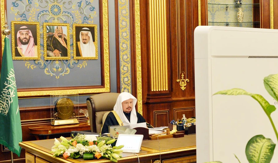 Saudi Shoura Council Speaker Dr. Abdullah Al-Asheikh chairs a session of the council via videoconferencing in Riyadh on Monday. (SPA)