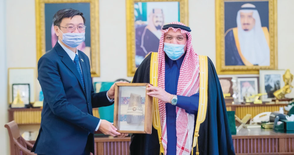 Qassim Gov. Prince Faisal bin Mishaal received Singapore’s Ambassador Wong Chow Ming at his office in Buraidah on Tuesday. (SPA)