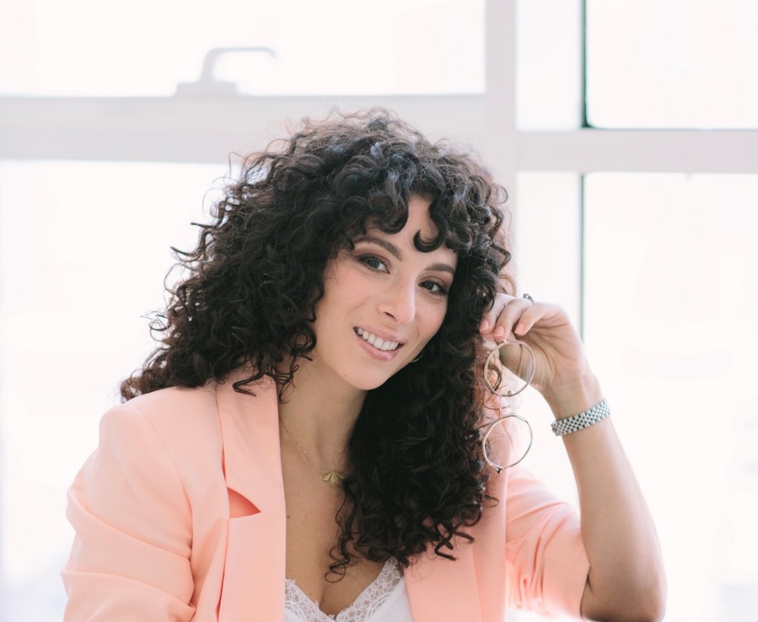 Tips for a hydrating curly hair routine