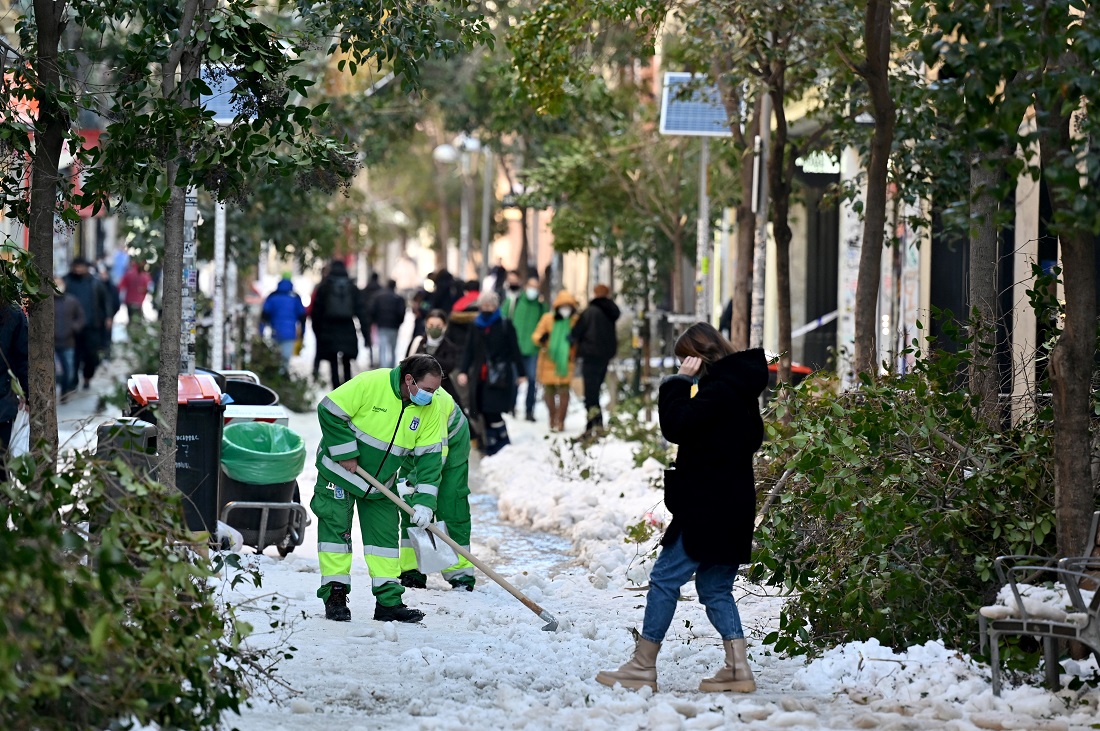 A municipal worker removes snow after a heavy snowfall in Madrid on Jan. 11, 2021. Schools, courts and museums were closed throughout central Spain for two days after the region was hit with a massive snowstorm. (AFP)