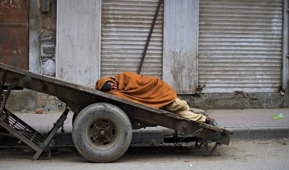 A laborer sleeps on his cart in Rawalpindi, Pakistan. (File/AFP)