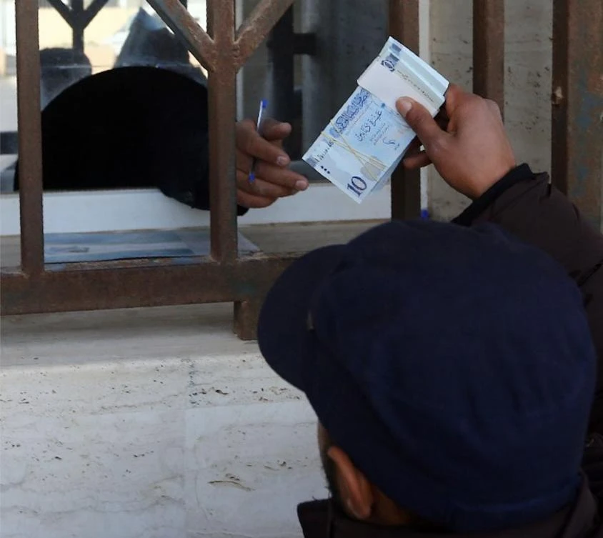 Libyans start using new exchange rate