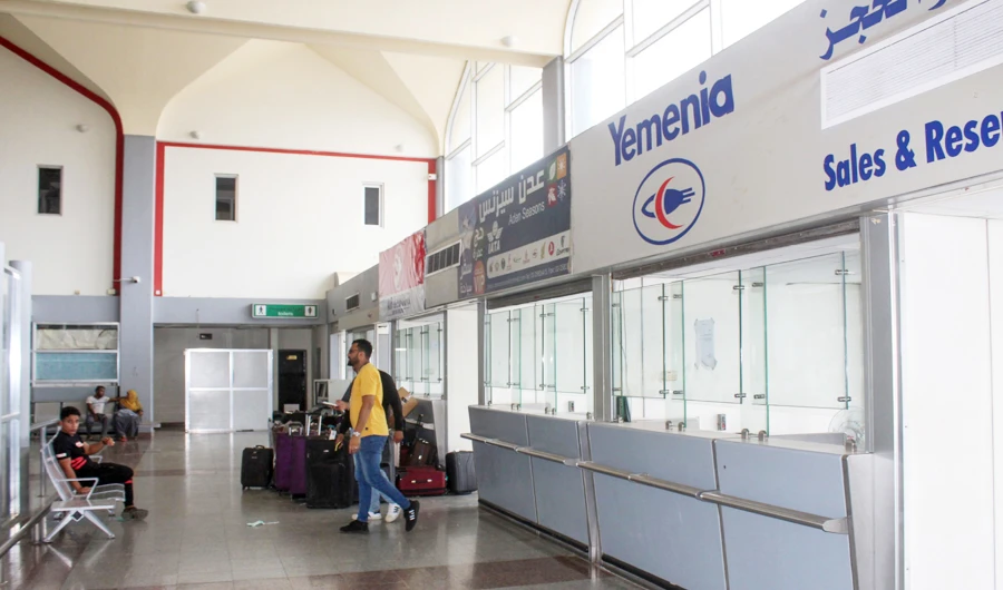 Aden airport reopens as governor demands probe into attack