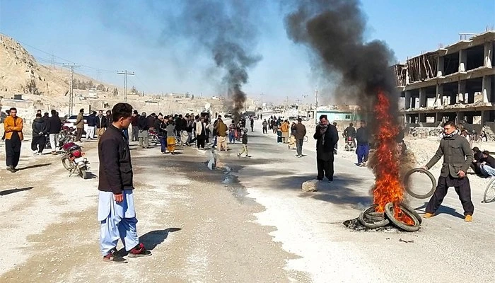 Machh massacre: Bereaved members of Hazara community stage sit-ins in Quetta