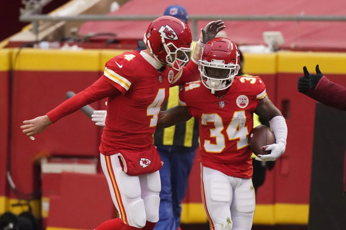 Kansas City Chiefs running back Darwin Thompson (34) celebrates with quarterback Chad Henne (4) after scoring on a 1-yard touchdown run during the first half of an NFL football game against the Los Angeles Chargers, Sunday, Jan. 3, 2021, in Kansas City. (AP)