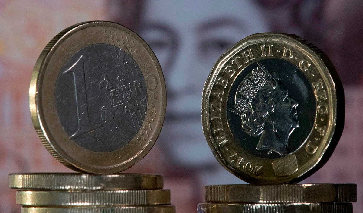 Sterling weakens against euro as post-Brexit deal rally falters