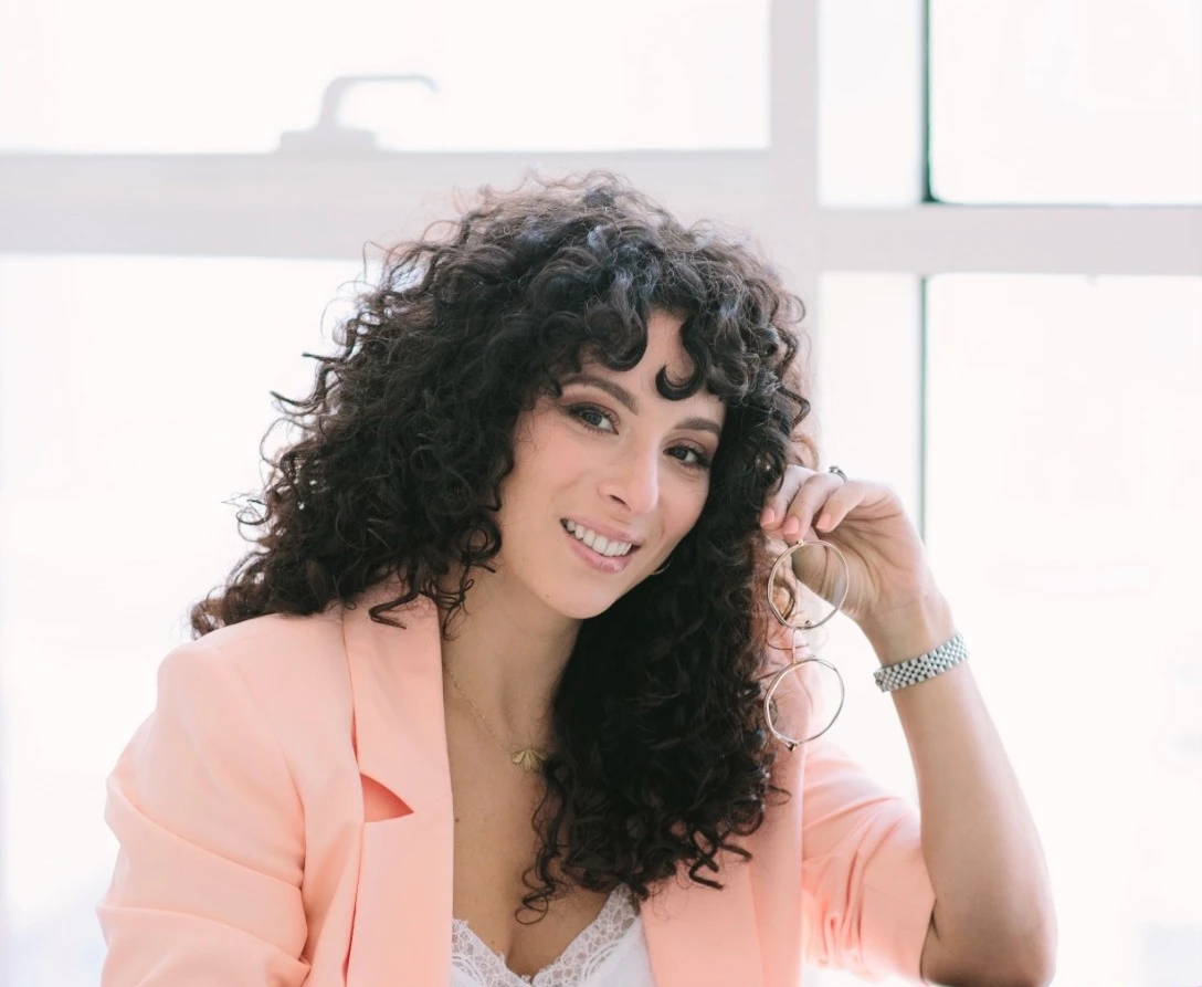 Tips for a hydrating curly hair routine