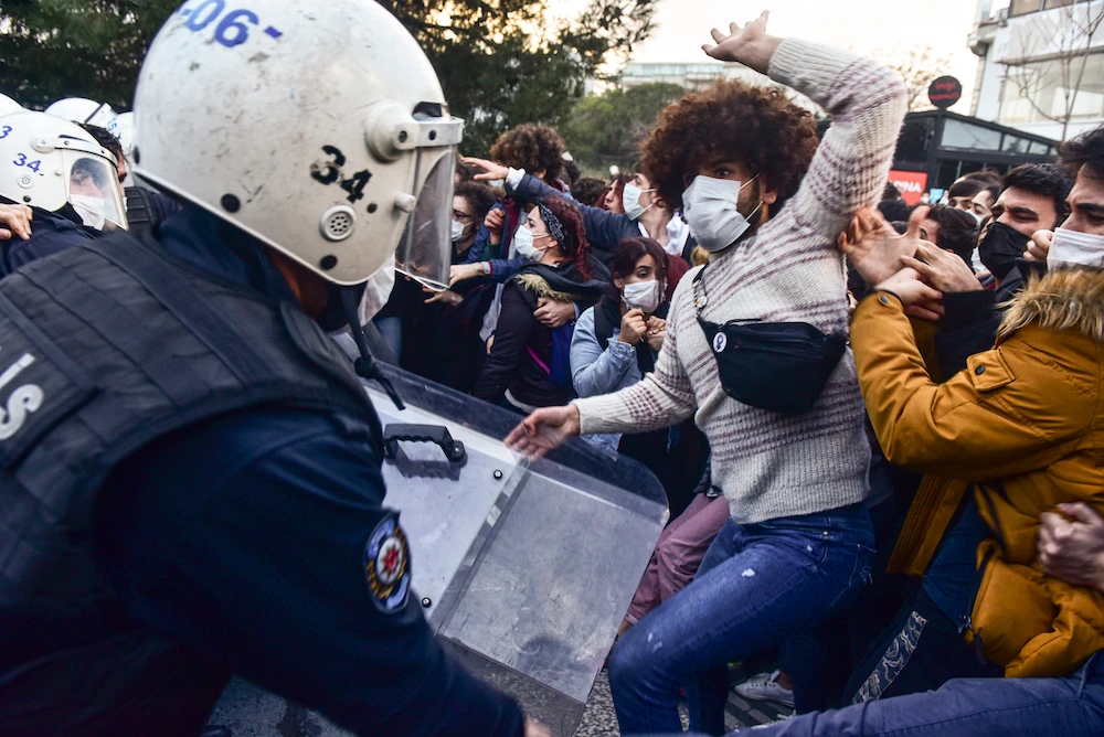 Anger as police close gates, block student protesters at top Turkish university