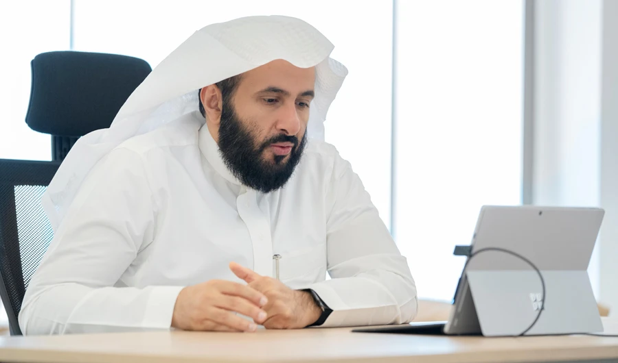 Expats welcome end of ban on running Saudi firms