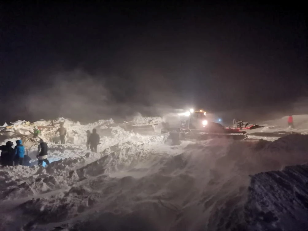 Rescuers and volunteers take part in a search operation after an avalanche hit a ski resort in the Siberian city of Norilsk, Russia January 9, 2021. (Reuters)