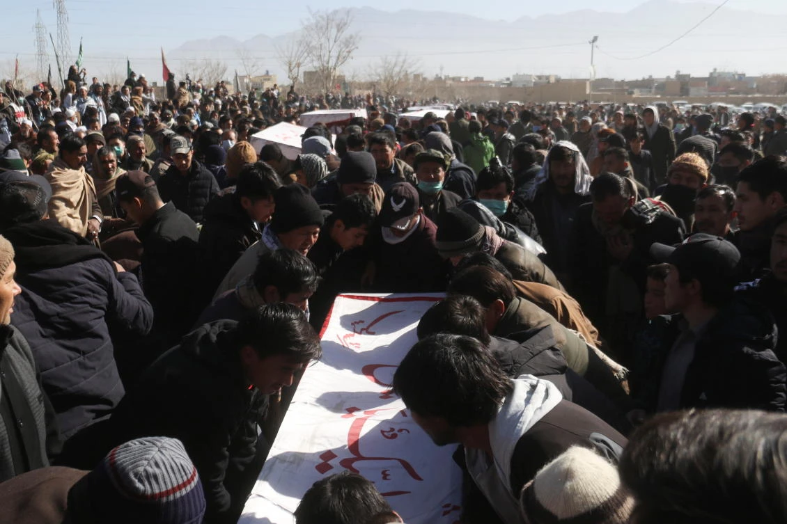 Pakistan protesters end blockade over deaths of miners