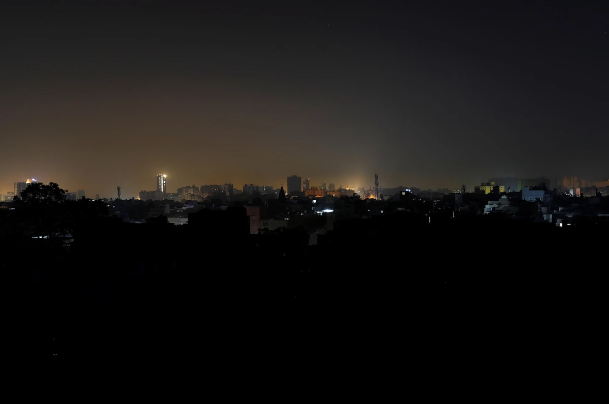 National power grid breakdown plunges Pakistan into darkness