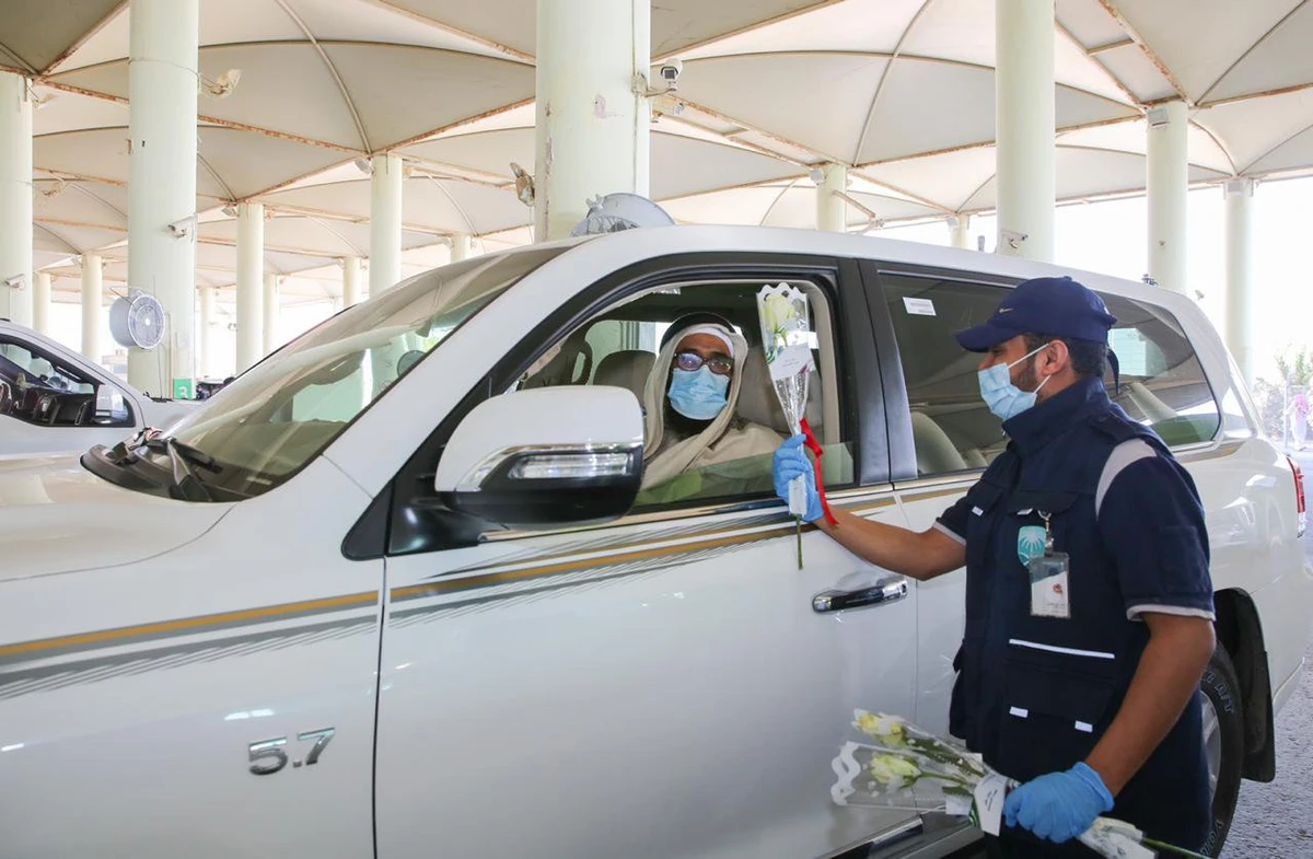 First Qataris in three years drive across border into KSA