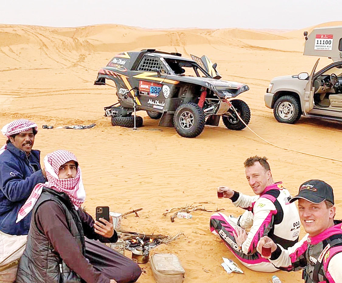 Naif Al-Harbi tweeted a series of pictures of Dakar drivers sipping tea around a campfire with some local residents, and being offered dates, Arabic coffee, inside a traditional Sadu tent. (Supplied)