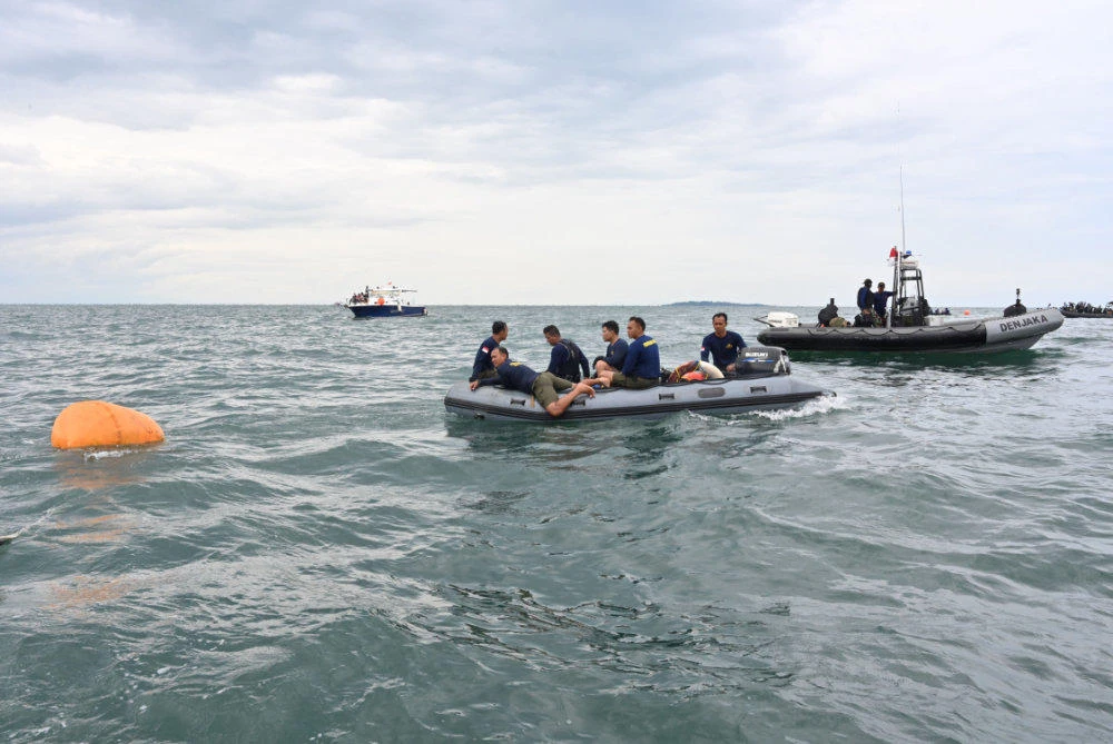 Indonesia intensifies search for crashed plane’s black boxes