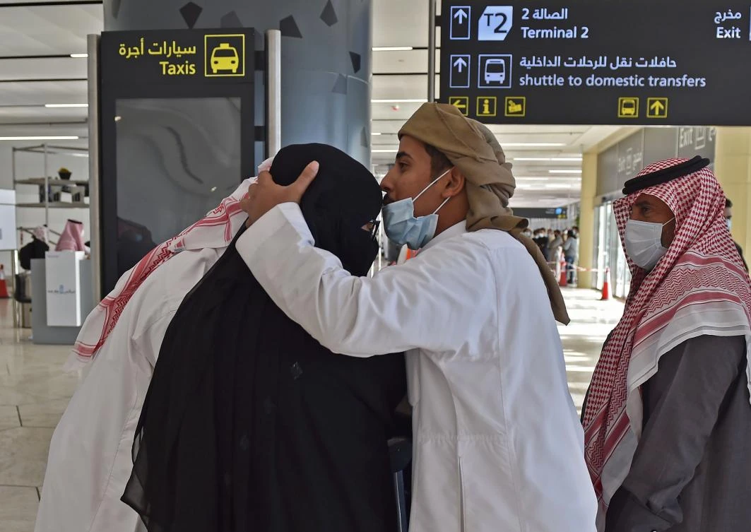 First flight between Qatar, Saudi Arabia lands in Riyadh