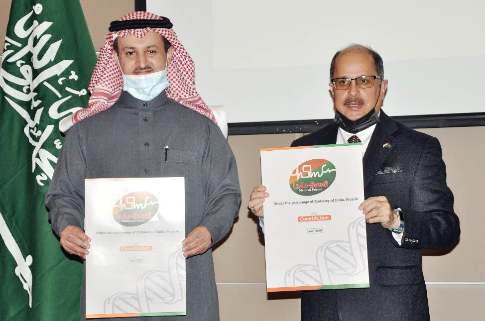 Indian Ambassador Dr. Ausaf Sayeed and Dr. Faisal Al-Sugair, president and CEO of the Saudi Center for International Strategic Partnerships, launch the Riyadh chapter of the Indo-Saudi Medical Forum (ISMF). (Supplied)