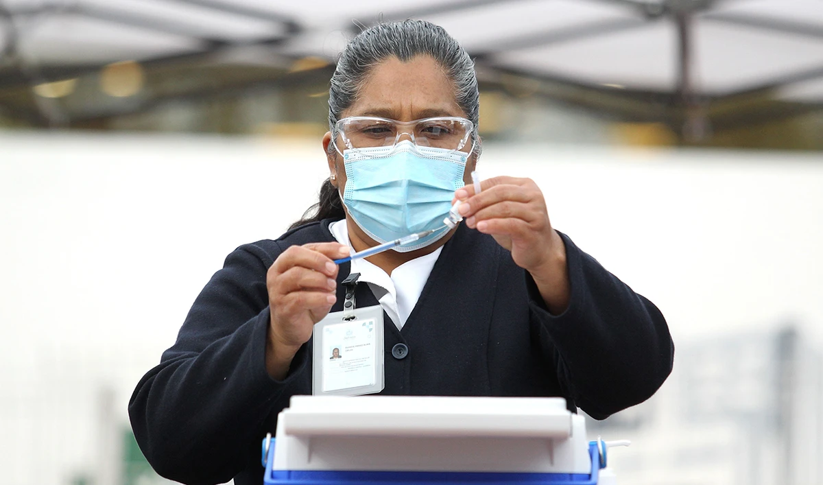 A nurse prepares a Pfizer-BioNTech Covid-19 vaccine during the start of vaccination against the SARS-CoV-2 virus to medical personnel of the General Hospital of the West Zoquipan in Zapopan in the state of Jalisco, Mexico, the January 13, 2021. (AFP)