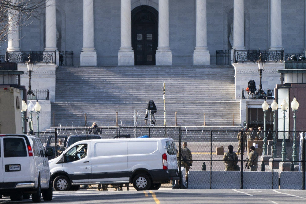 Heavily armed man arrested at Washington security checkpoint