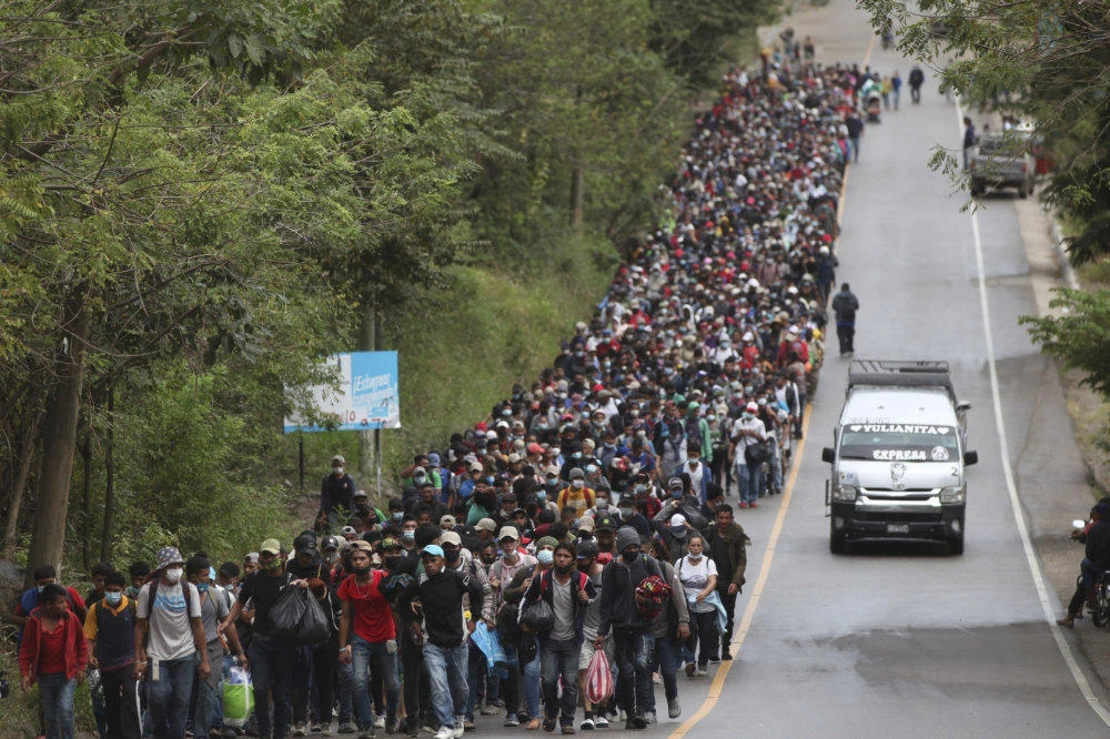 Guatemala tries blocking US-bound Honduran migrants as caravan swells to 9,000