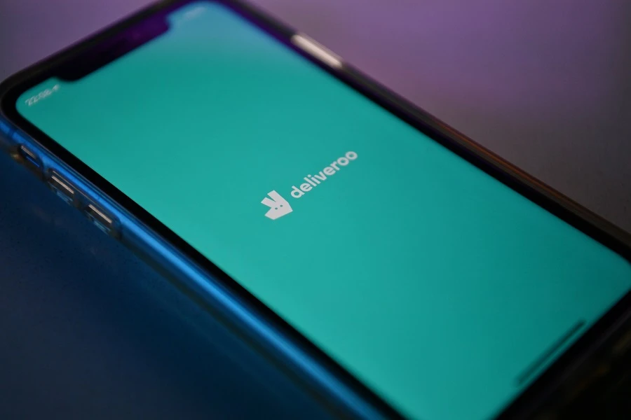 Deliveroo raises $180 mln from investors, valued at $7 billion