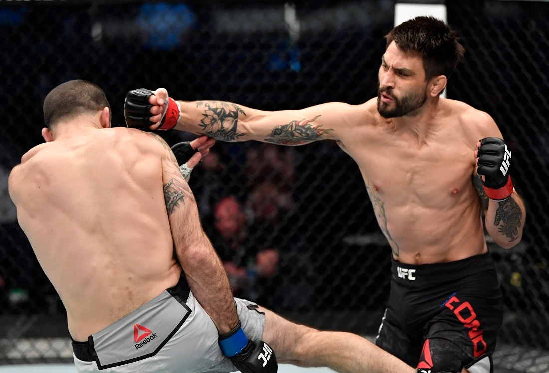 Carlos Condit (right) on his way to a win over Matt Brown in their Welterweight bout. (UFC/Getty Image)