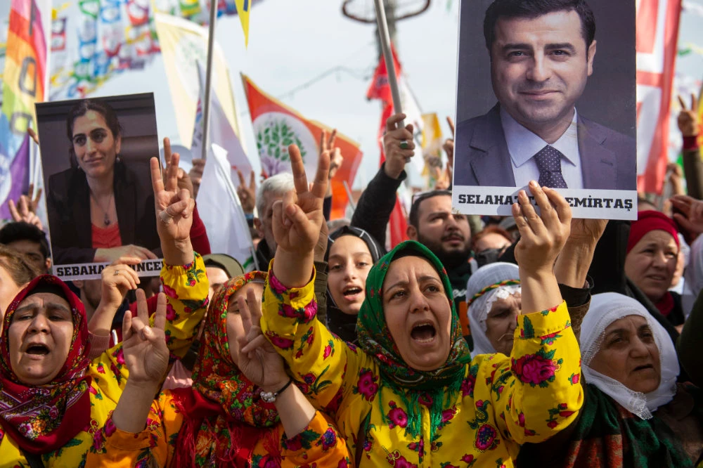 Supporters of the pro-Kurdish Peoples' Democratic Party (HDP) hold a picture of jailed former party leader Selahattin Demirtas as they attend a 'Peace and Justice' rally in Istanbul on February 3, 2019. (AFP file photo)