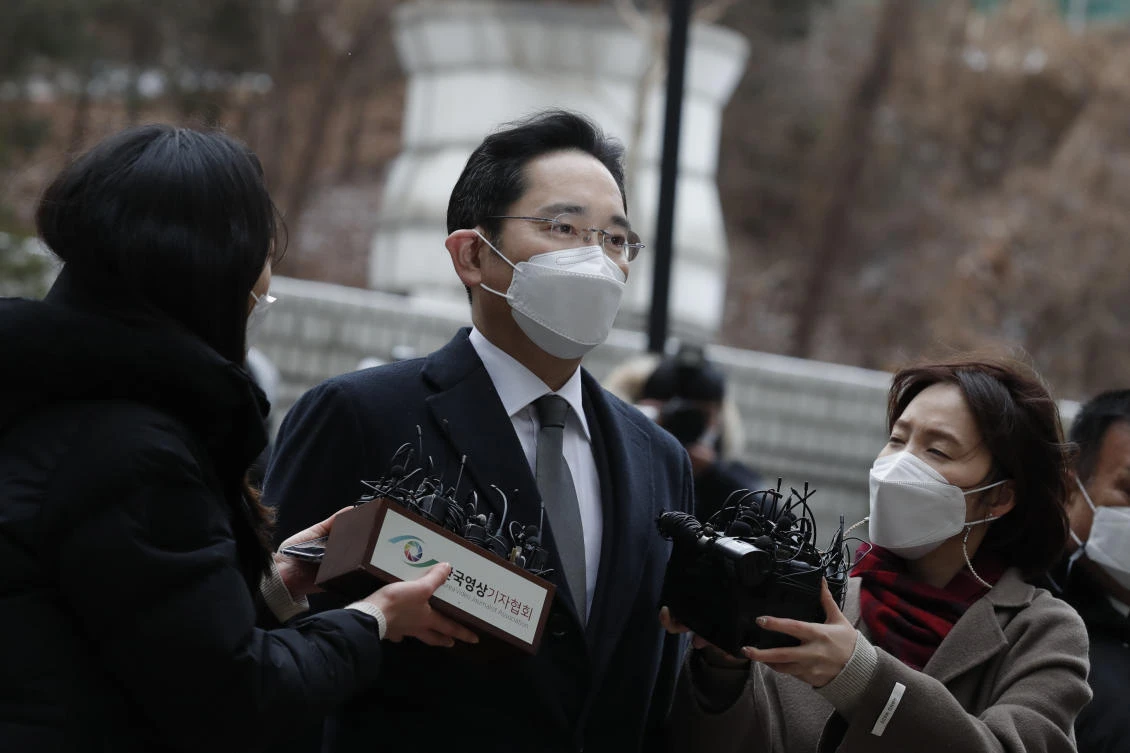 Samsung Electronics vice chairman Jay Y. Lee’s sentencing will have major ramifications for his leadership of the technology giant. (AP)