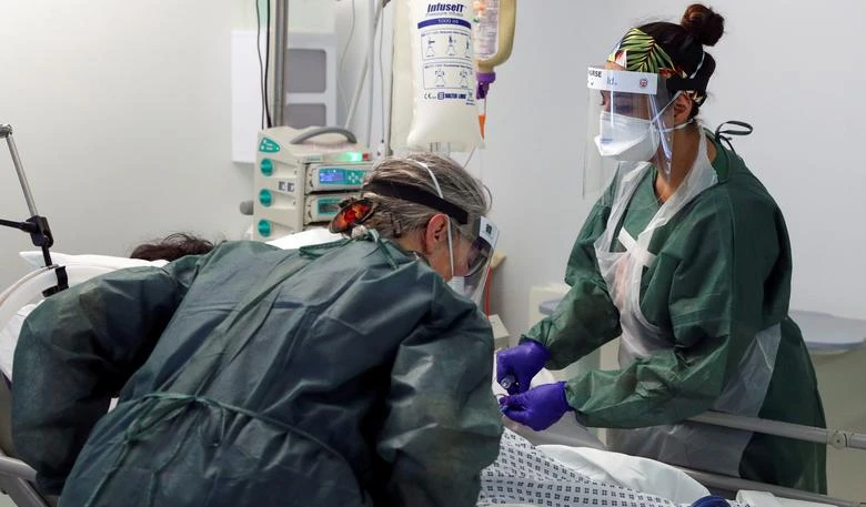 Nurses care for a patient in an Intensive Care ward treating victims of the coronavirus disease (COVID-19) in Frimley Park Hospital in Surrey, Britain, May 22, 2020. (Reuters)