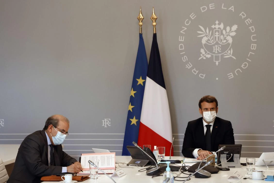 Mohammed Moussaoui (L), president of the French Council of the Muslim Faith (CFCM) signs a "charter of principles" next to French President Emmanuel Macron, on January 18, 2021 at the Elysee palace in Paris. (AFP)