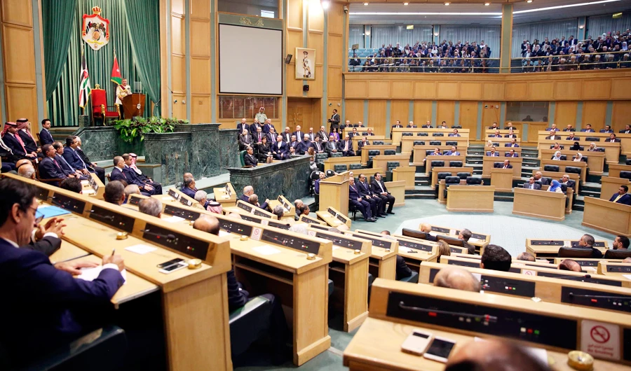 Jordan's King Abdullah II (L) delivers a speech to the parliament in the capital Amman. (AFP file photo)