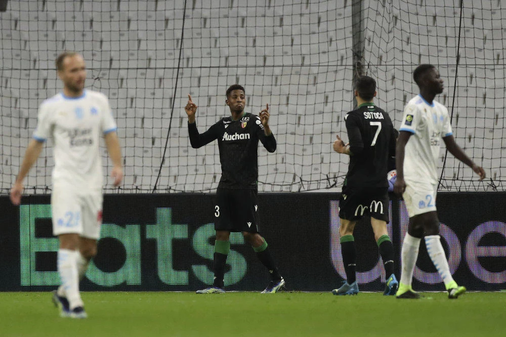 Struggling Marseille loses again as fans turn on players