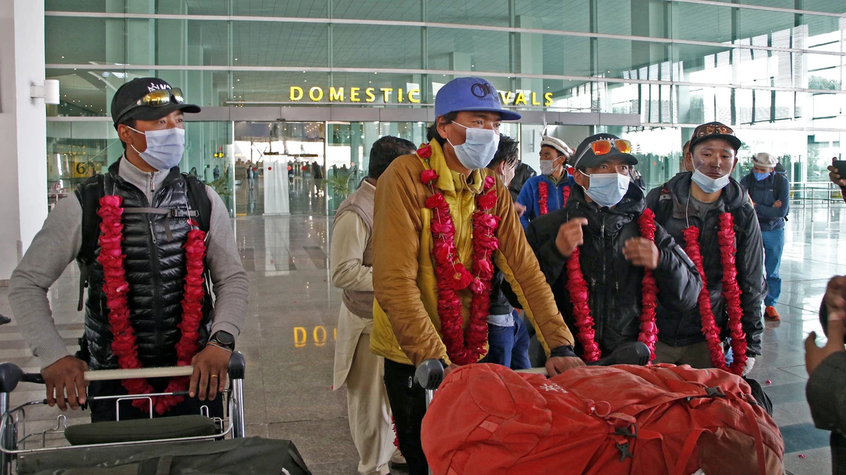 Nepalese climbers arrive in Islamabad