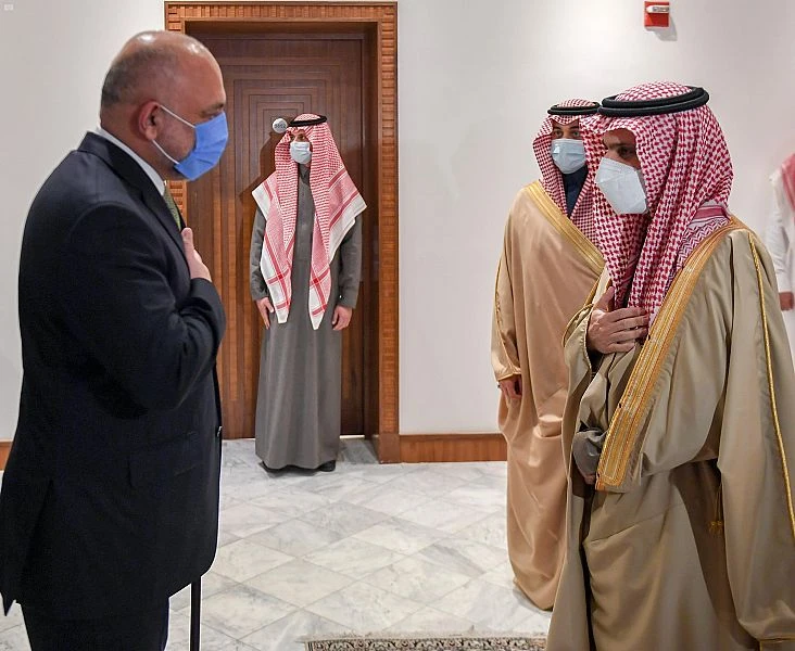 Saudi FM and Afghan counterpart discuss bilateral relations; science and education deal signed