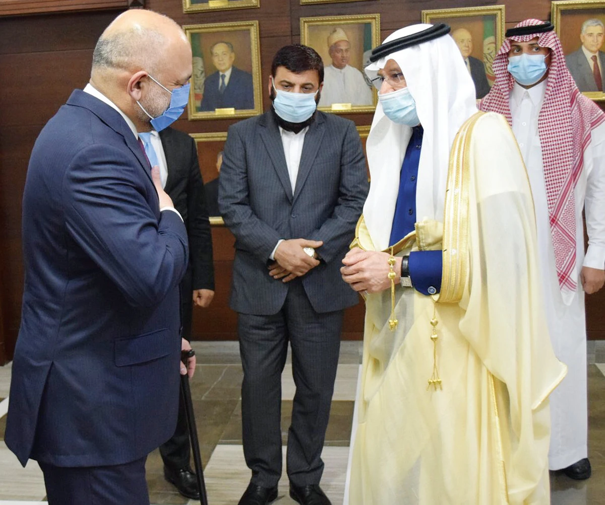 OIC chief Yousef Al-Othaimeen, right, meets with Afghan Foreign Minister Mohammed Haneef Atmar in Jeddah on Thursday. (SPA)