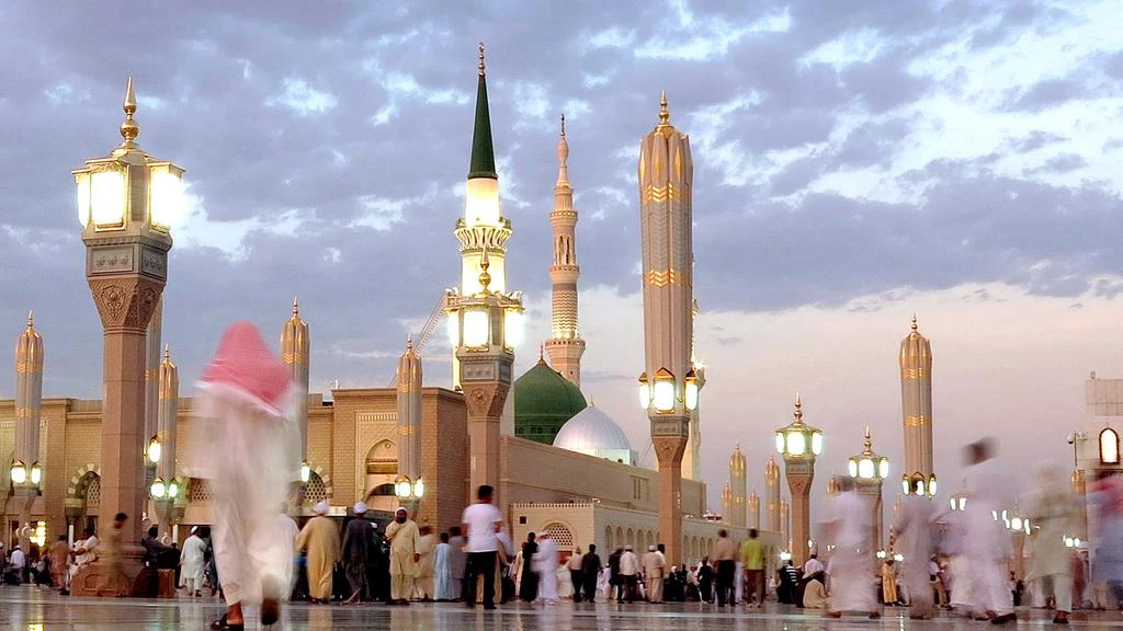 Worshippers visit the Prophet's mosque in Madinah, Saudi Arabia in 2018. (AP)
