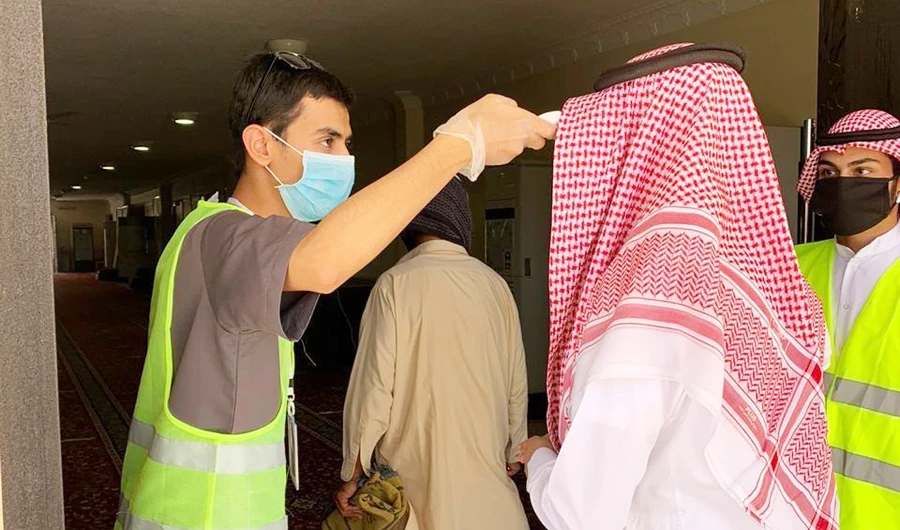 The Ministry of Health (MoH) recorded 186 new COVID-19 cases in Saudi Arabia on Sunday, raising the total number of infections to 366,371. (SPA)
