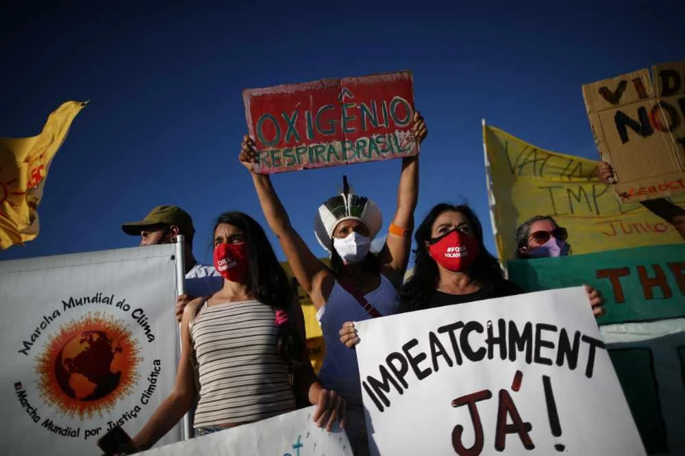 Demostrators take part in a protest in Brasilia on January 24, 2021 against Brazil's President Jair Bolsonaro and his handling of the coronavirus disease outbreak. (REUTERS/Adriano Machado)