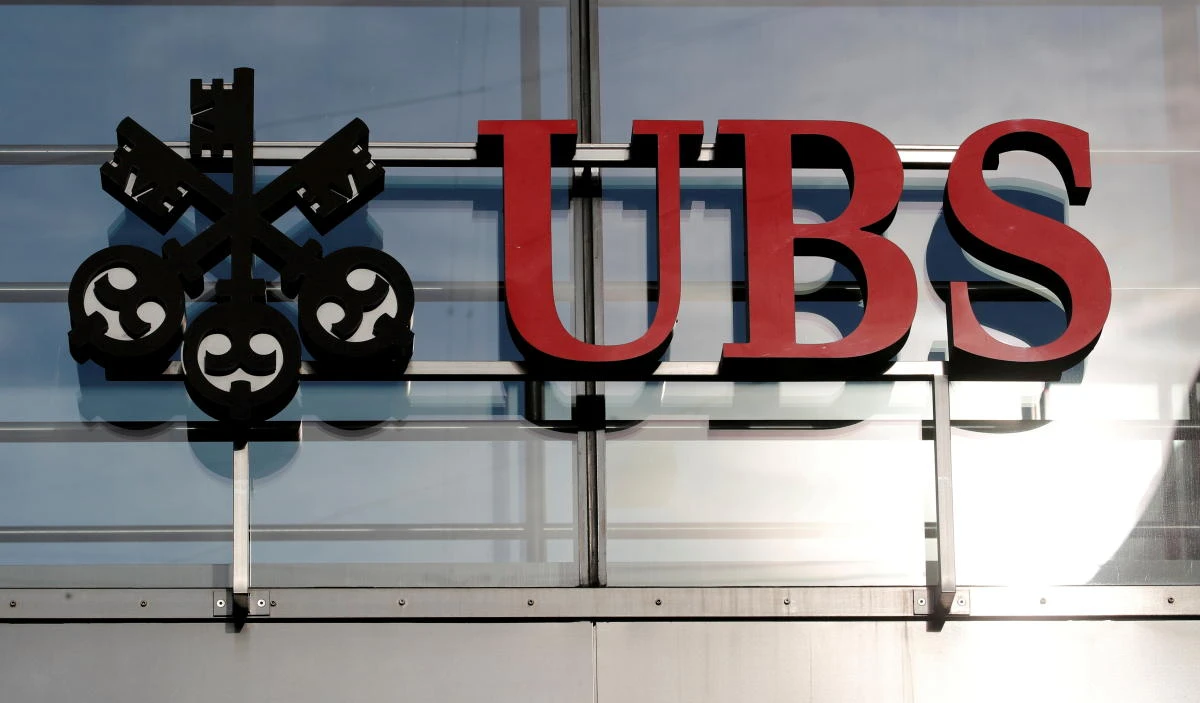 UBS will be launching a new three-year shares buyback program of up to $4.50 billion, as well as wrapping up an existing one. (Reuters)