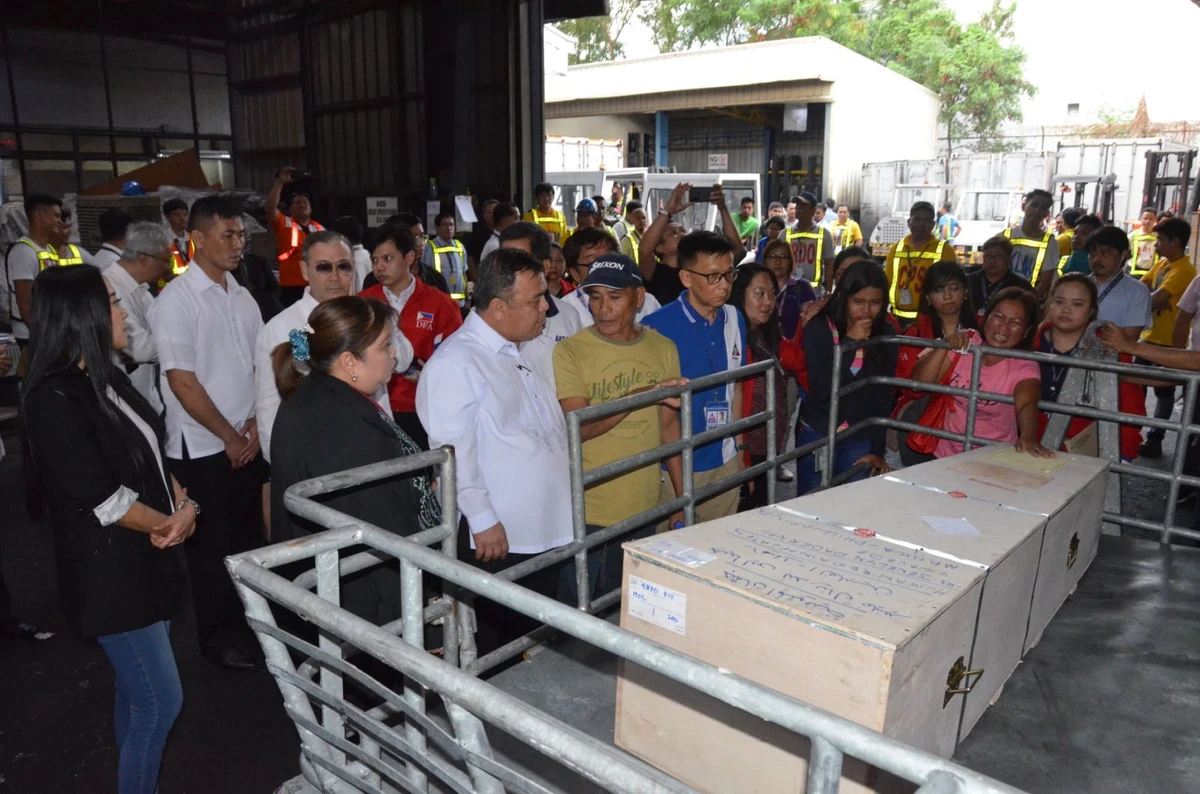 The remains of Jeanelyn Padernal Villavende arrive in Manila. (DFA Philippines)