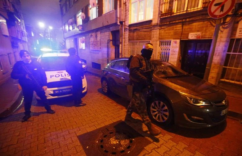Turkish police secure the area near the police headquaters after an attack in Istanbul, Turkey, January 20, 2017. (Reuters)