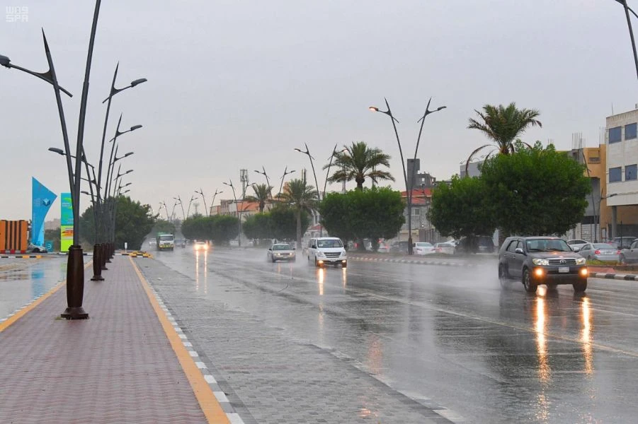Saudi civil defense called on the public to be wary of the potential dangers of the severe weather conditions and to avoid places where torrents gather. Pictured the Eastern Province. (File/SPA)