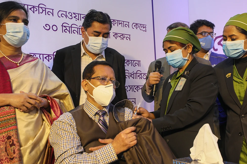 Dhaka health workers line up for Indian jab